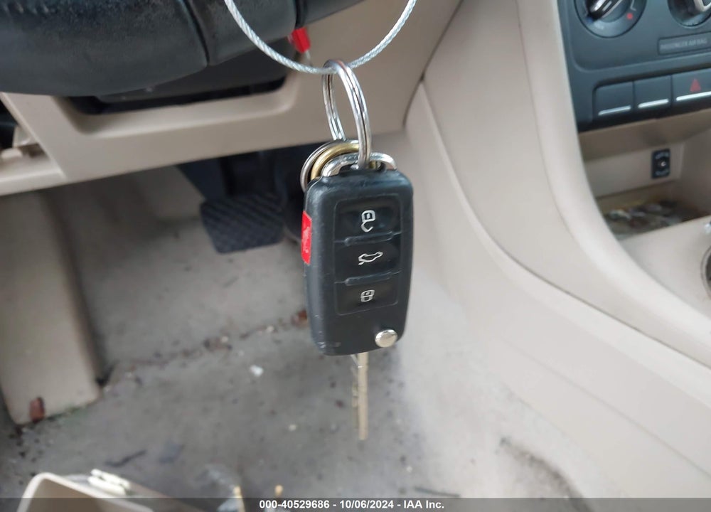 2014 VOLKSWAGEN BEETLE 2.5L VIN: 3VW5X7AT1EM800116