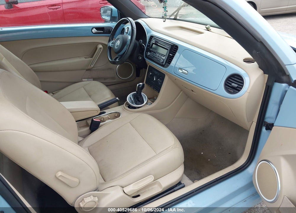 2014 VOLKSWAGEN BEETLE 2.5L VIN: 3VW5X7AT1EM800116