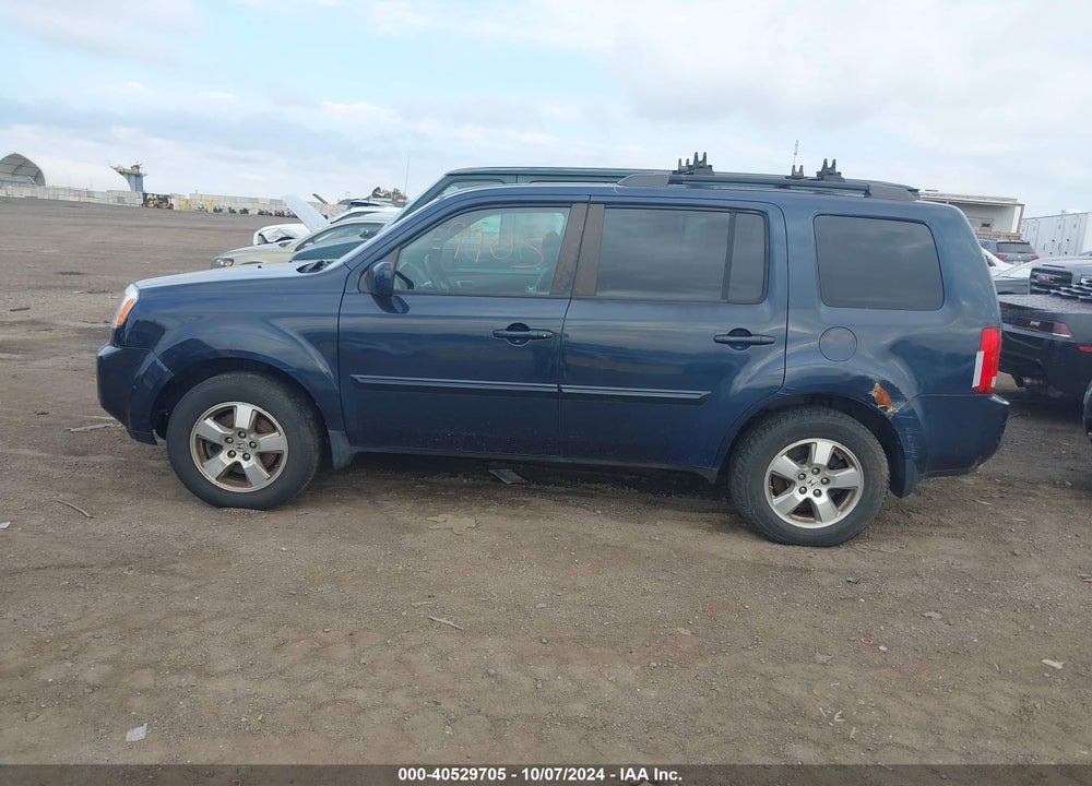 2011 HONDA PILOT EX VIN: 5FNYF4H47BB071359