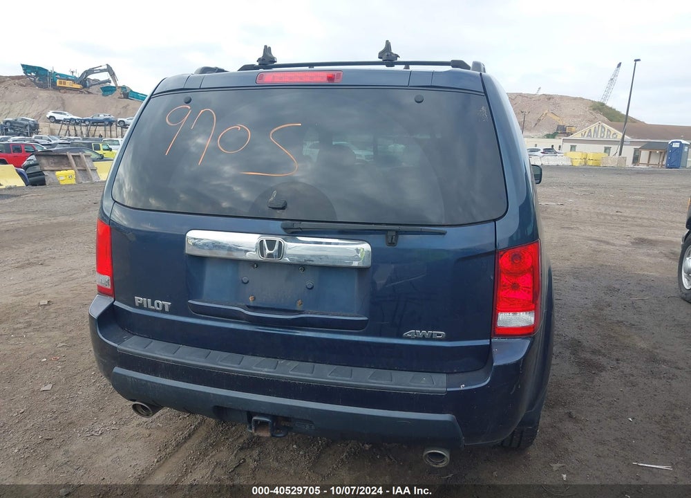 2011 HONDA PILOT EX VIN: 5FNYF4H47BB071359
