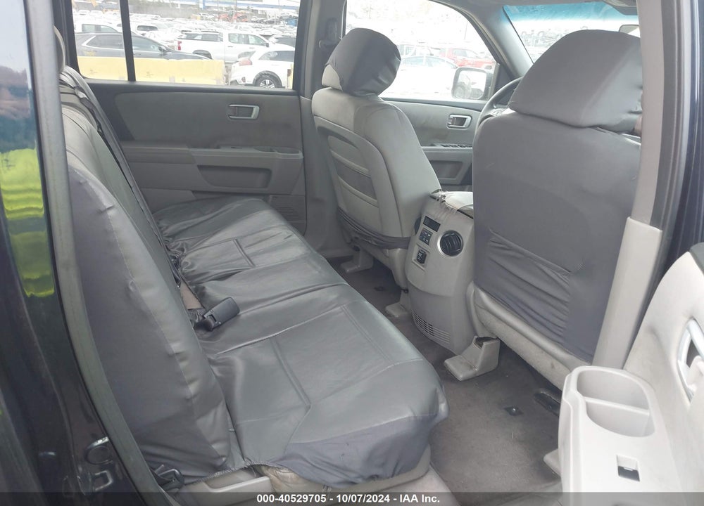 2011 HONDA PILOT EX VIN: 5FNYF4H47BB071359