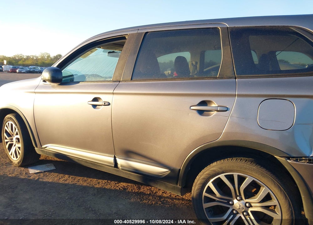2018 MITSUBISHI OUTLANDER ES VIN: JA4AD2A3XJJ002597