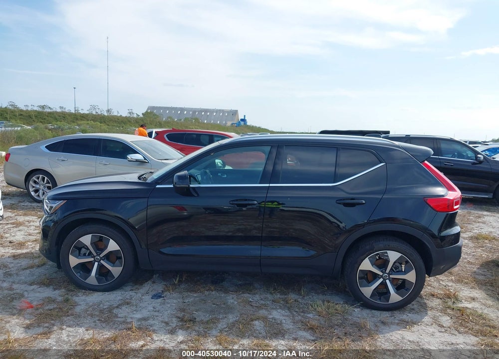 2023 VOLVO XC40 B5 PLUS BRIGHT THEME VIN: YV4L12UN3P2915822