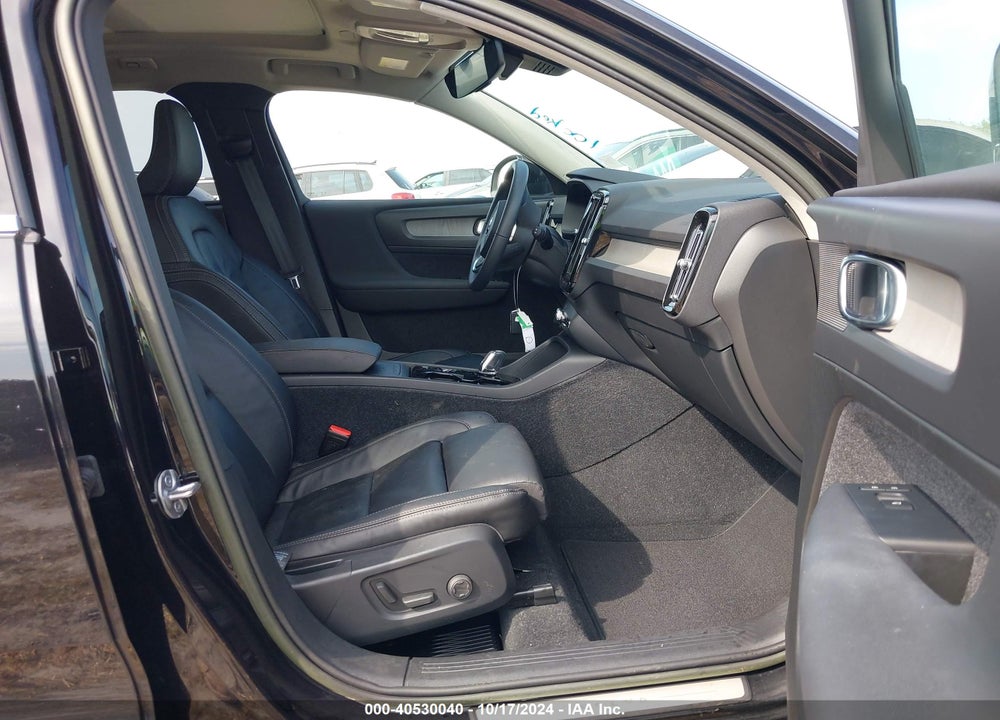 2023 VOLVO XC40 B5 PLUS BRIGHT THEME VIN: YV4L12UN3P2915822