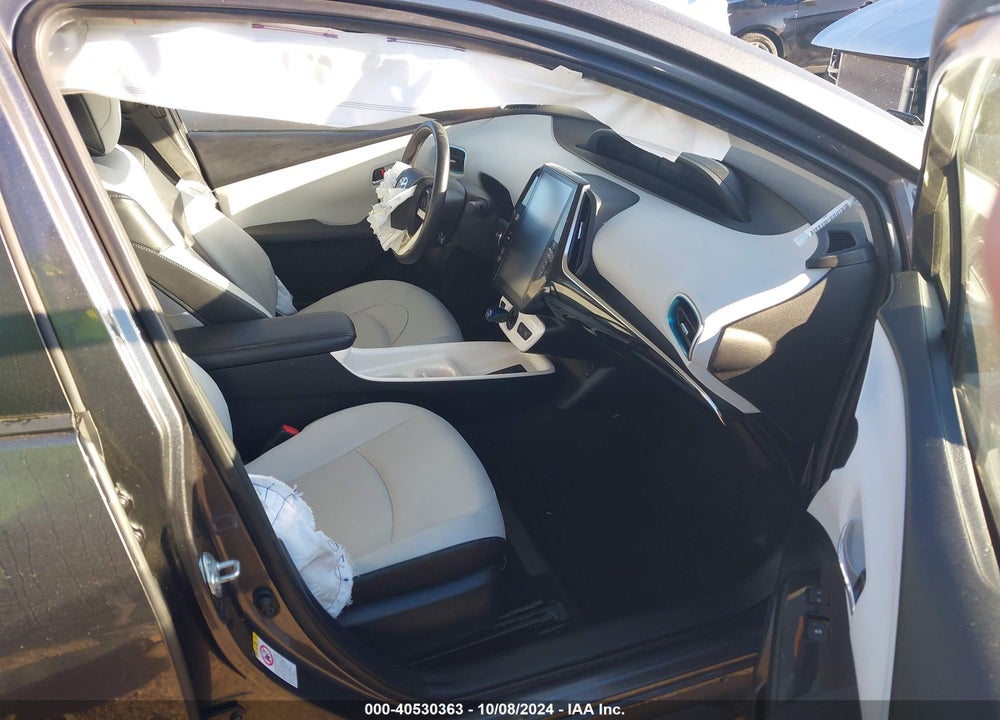 2018 TOYOTA PRIUS VIN: JTDKARFUXJ3064521