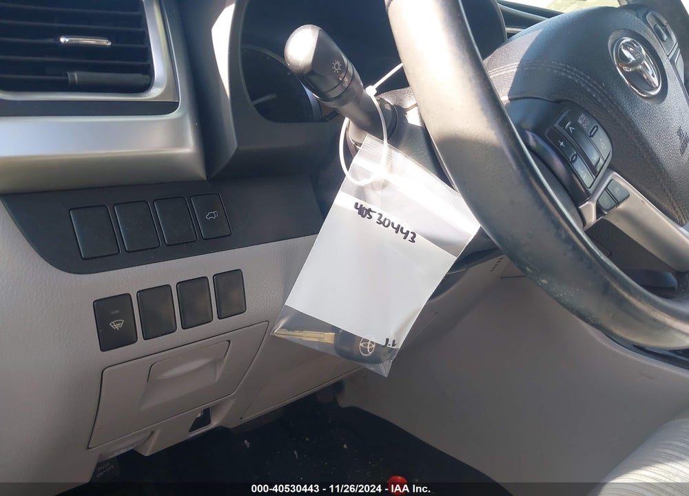 2015 TOYOTA HIGHLANDER LE PLUS V6 VIN: 5TDZKRFH6FS113637