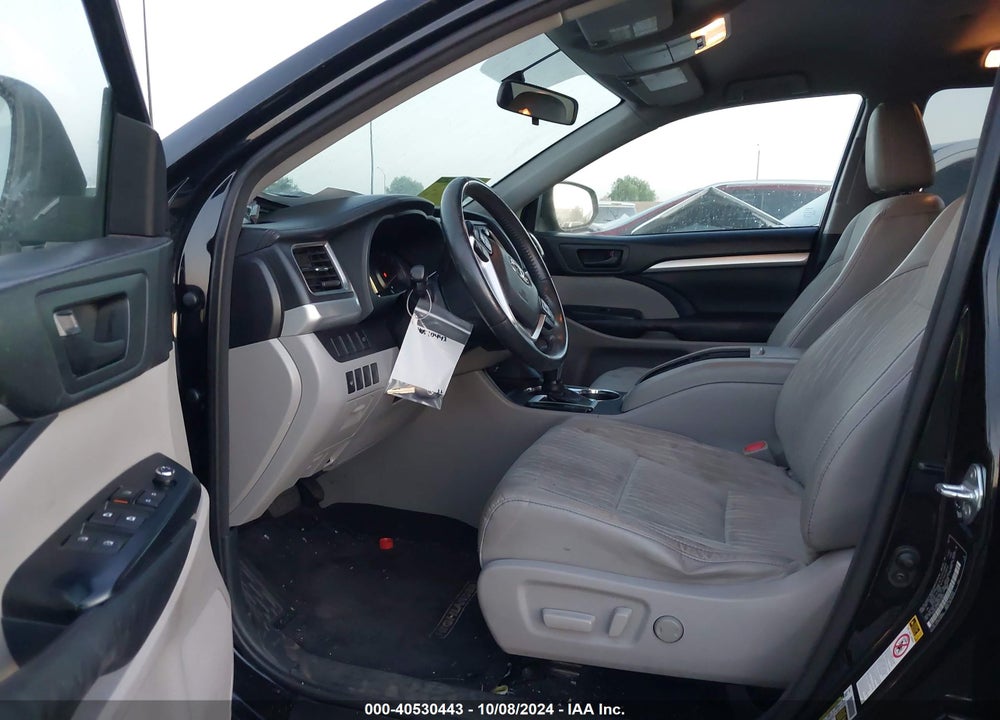 2015 TOYOTA HIGHLANDER LE PLUS V6 VIN: 5TDZKRFH6FS113637