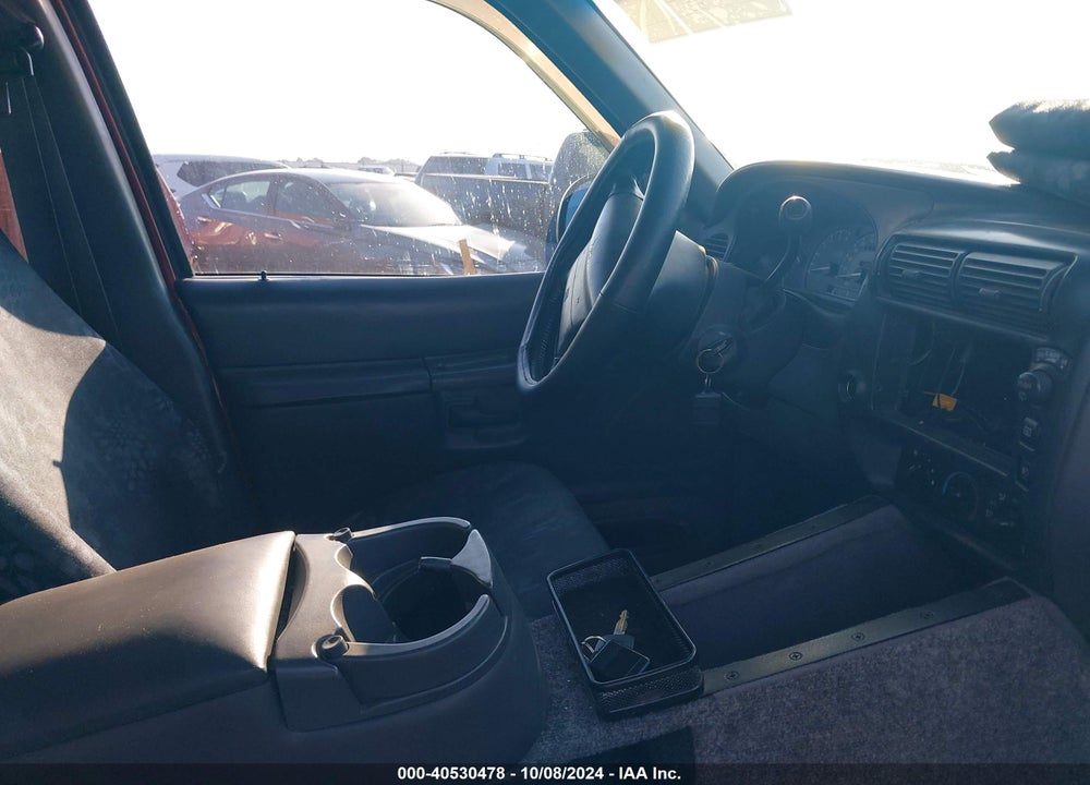 2000 FORD EXPLORER XLT VIN: 1FMZU83PXYZB64720
