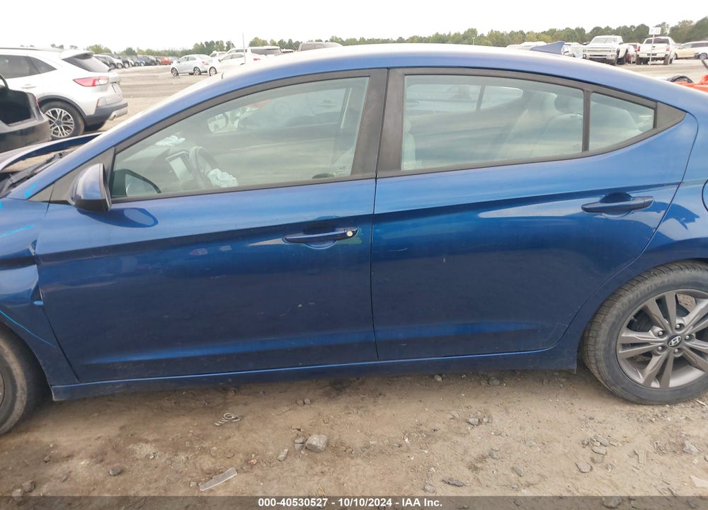 2017 HYUNDAI ELANTRA SE VIN: 5NPD84LF8HH077764