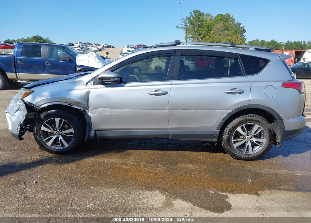 2018 TOYOTA RAV4 XLE VIN: JTMRFREV8JJ223624