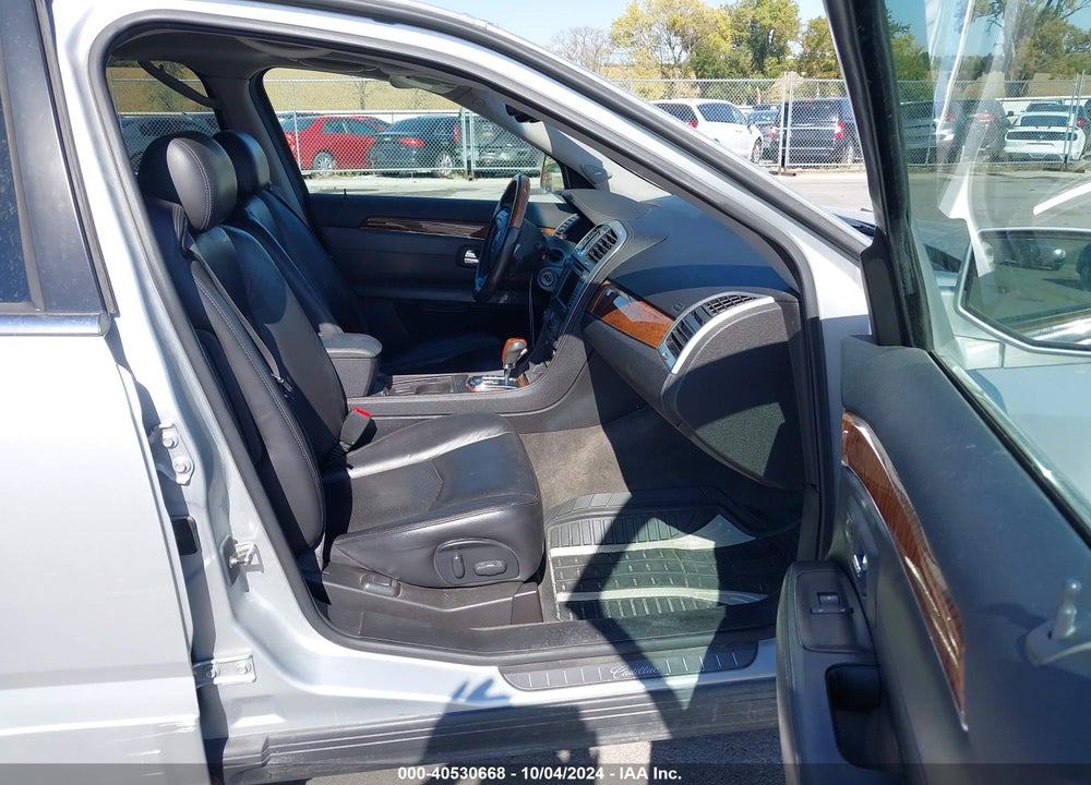 2009 CADILLAC SRX V6 VIN: 1GYEE437890109529