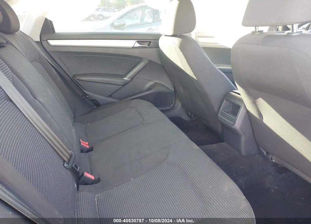 2018 VOLKSWAGEN PASSAT 2.0T R-LINE/2.0T S VIN: 1VWAA7A30JC022113