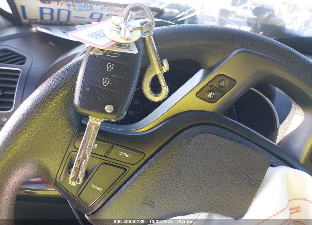 2014 KIA SORENTO LX VIN: 5XYKT3A6XEG426266
