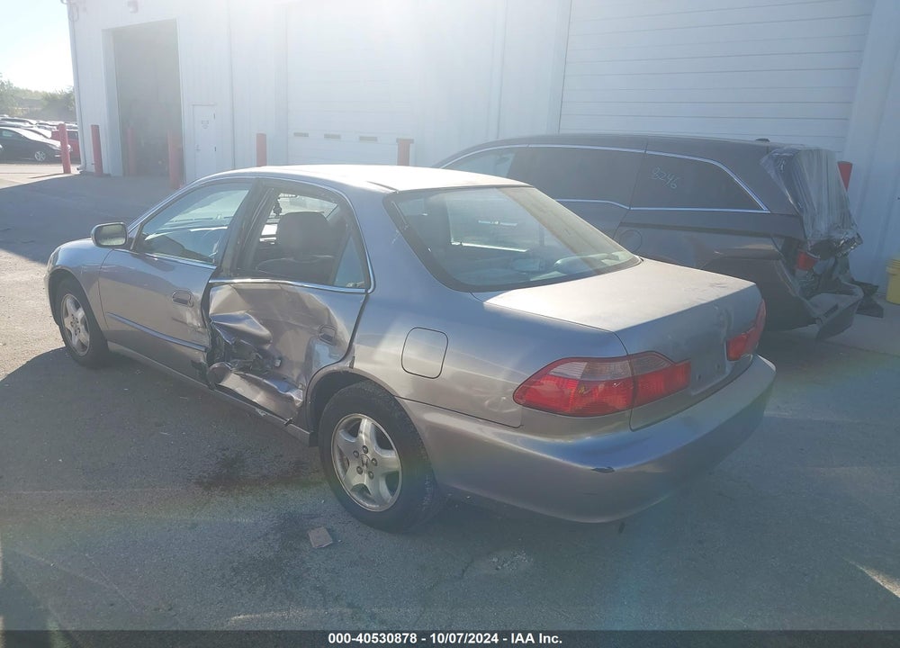 2000 HONDA ACCORD 3.0 EX VIN: 1HGCG1658YA020151