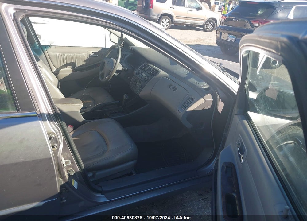 2000 HONDA ACCORD 3.0 EX VIN: 1HGCG1658YA020151
