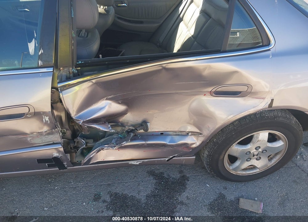 2000 HONDA ACCORD 3.0 EX VIN: 1HGCG1658YA020151