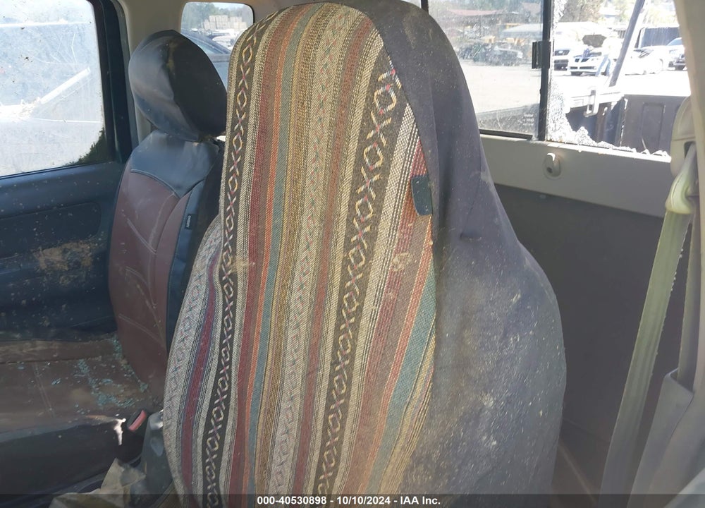 2002 NISSAN FRONTIER XE VIN: 1N6DD26S02C327300