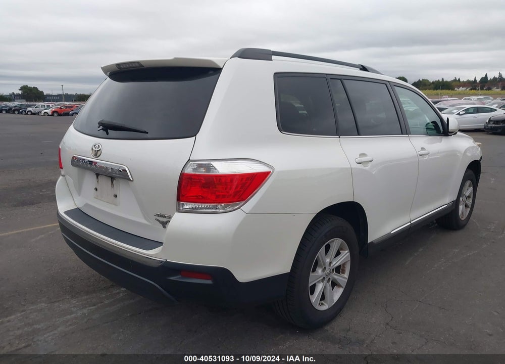 2013 TOYOTA HIGHLANDER BASE PLUS V6 VIN: 5TDBK3EH7DS223240