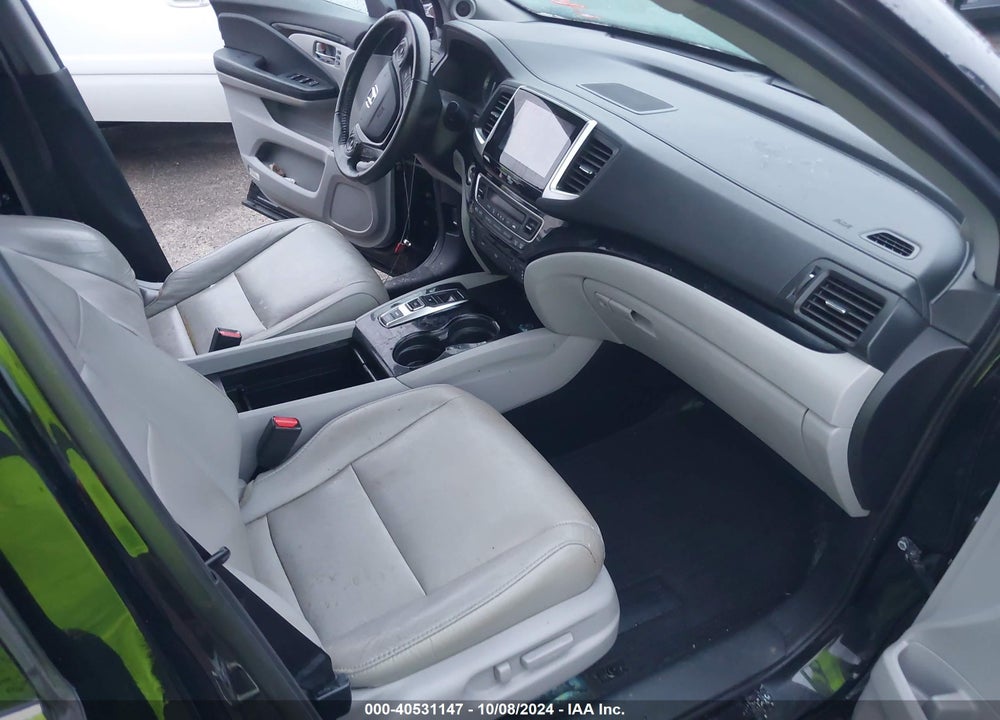 2017 HONDA PILOT TOURING VIN: 5FNYF5H97HB023953