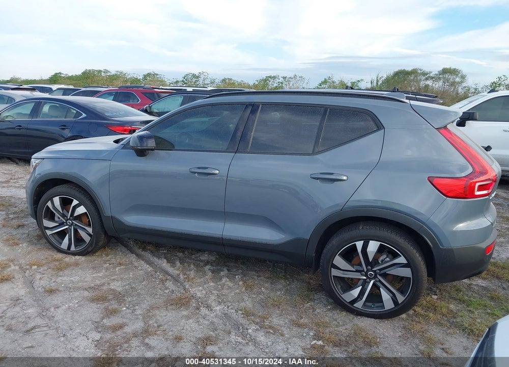 2023 VOLVO XC40 B5 PLUS DARK THEME VIN: YV4L12UW6P2969723