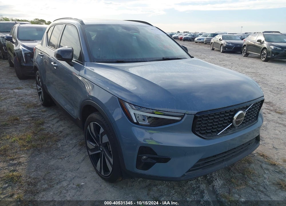 2023 VOLVO XC40 B5 PLUS DARK THEME VIN: YV4L12UW6P2969723