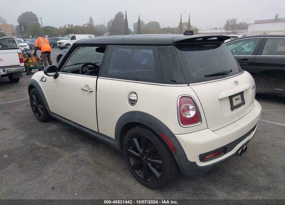 2012 MINI COOPER S VIN: WMWSV3C50CT385627