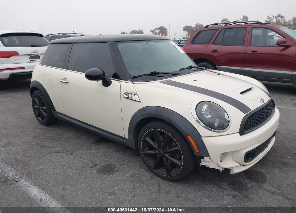 2012 MINI COOPER S VIN: WMWSV3C50CT385627