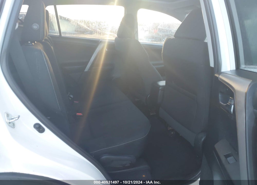 2018 TOYOTA RAV4 XLE VIN: 2T3WFREV5JW428175