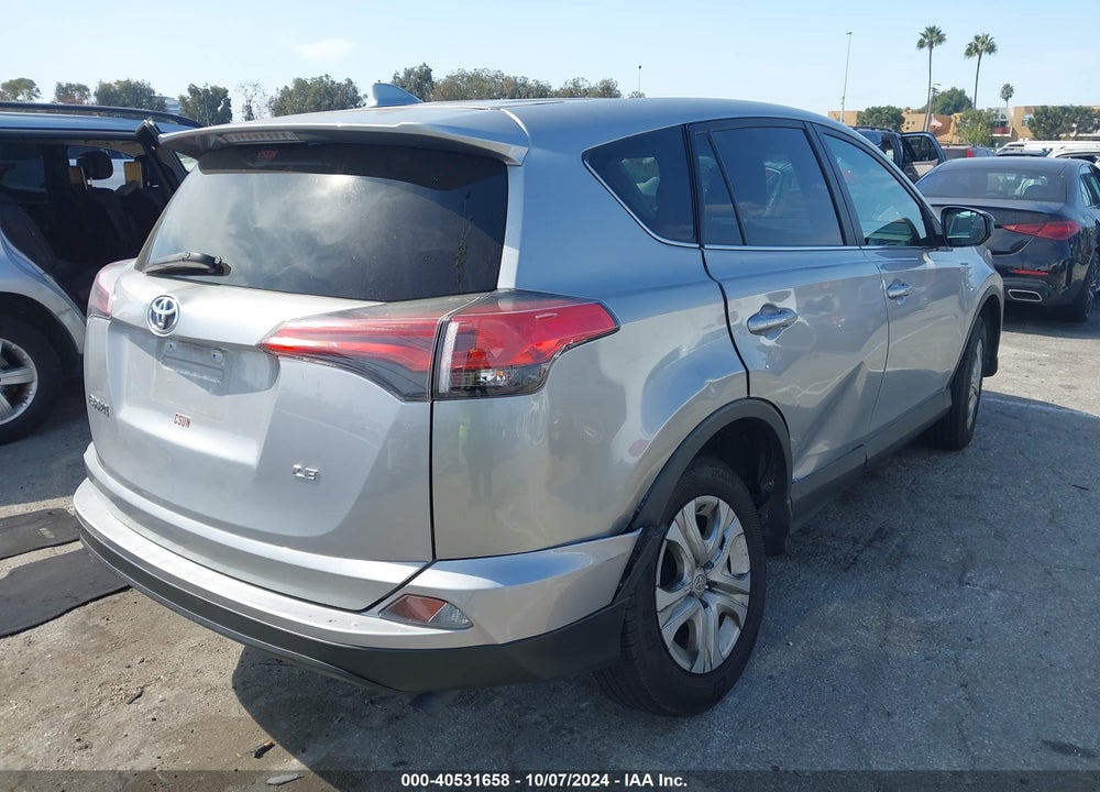 2018 TOYOTA RAV4 LE VIN: 2T3ZFREV5JW439481