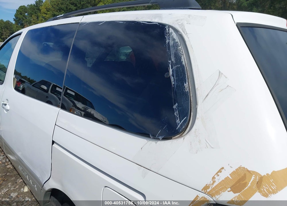 1998 TOYOTA SIENNA XLE VIN: 4T3ZF13C8WU068696