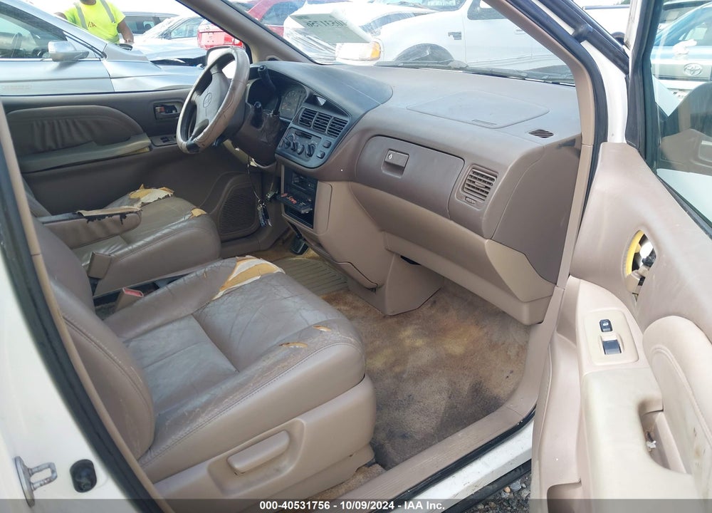 1998 TOYOTA SIENNA XLE VIN: 4T3ZF13C8WU068696