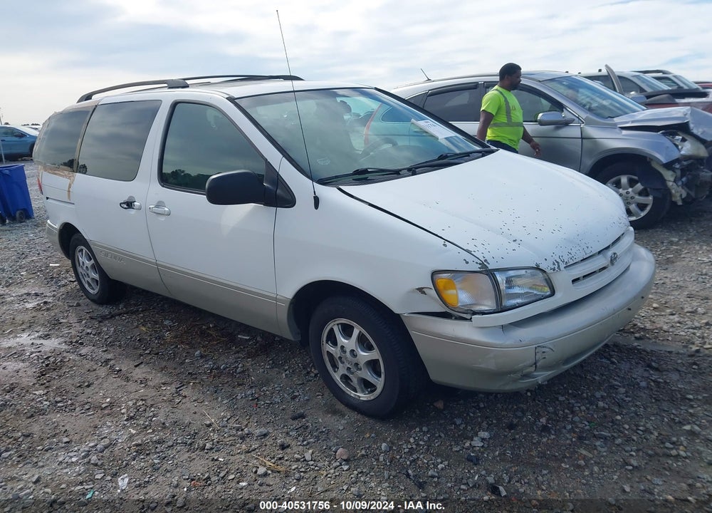 1998 TOYOTA SIENNA XLE VIN: 4T3ZF13C8WU068696