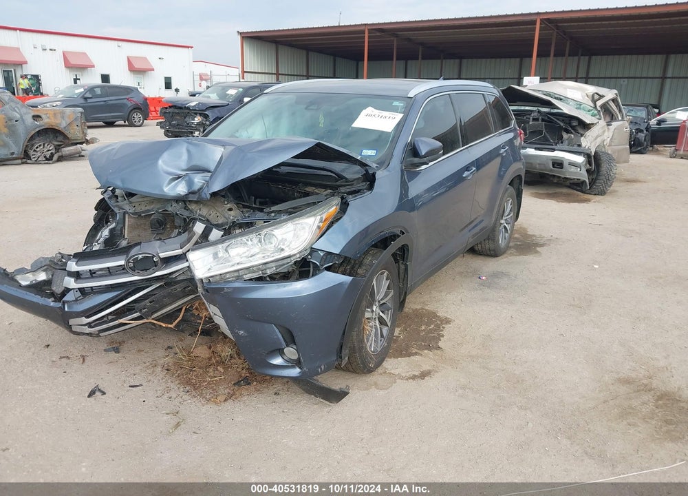 2019 TOYOTA HIGHLANDER XLE VIN: 5TDJZRFH2KS965762