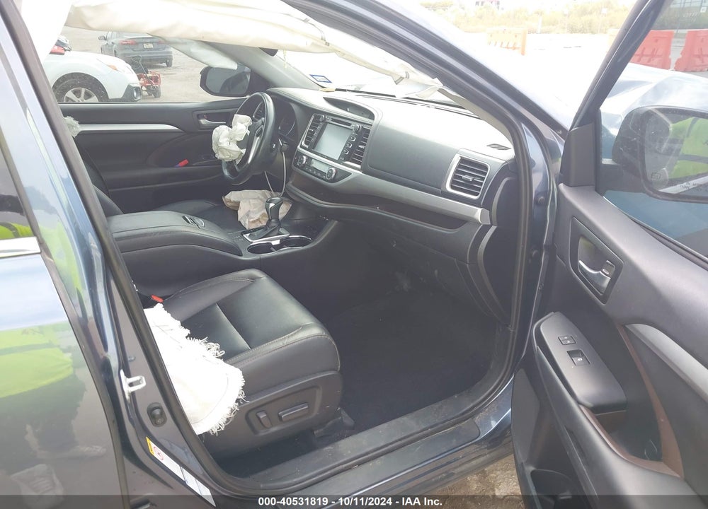 2019 TOYOTA HIGHLANDER XLE VIN: 5TDJZRFH2KS965762