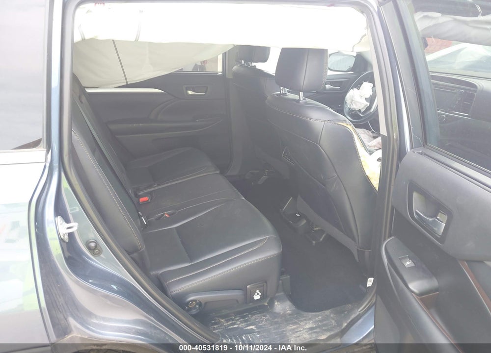 2019 TOYOTA HIGHLANDER XLE VIN: 5TDJZRFH2KS965762