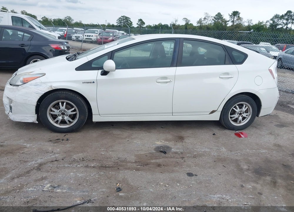 2011 TOYOTA PRIUS TWO VIN: JTDKN3DU2B0256636