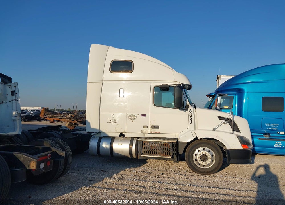 2011 VOLVO VN VNL VIN: 4V4NC9TH2BN532783