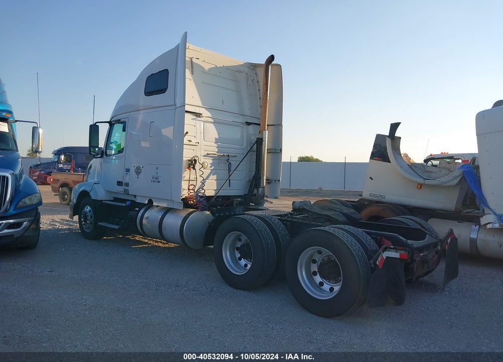 2011 VOLVO VN VNL VIN: 4V4NC9TH2BN532783