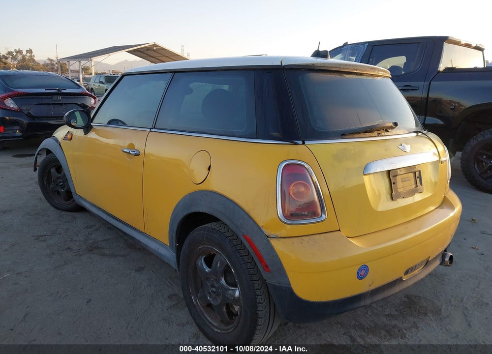 2008 MINI COOPER VIN: WMWMF33548TT64213