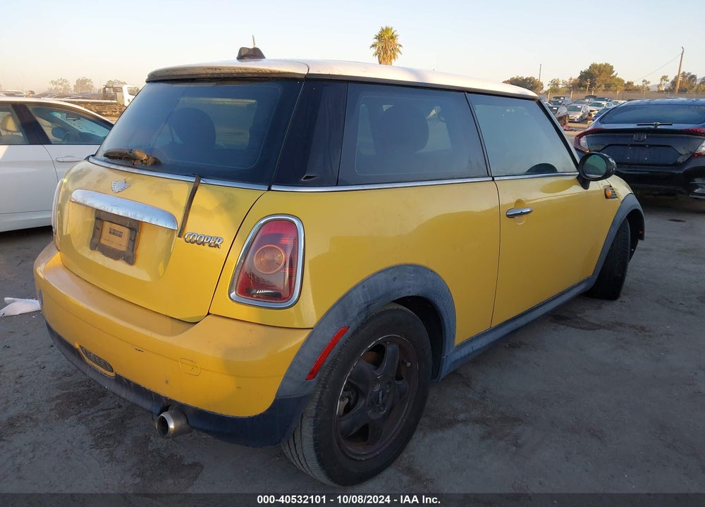 2008 MINI COOPER VIN: WMWMF33548TT64213