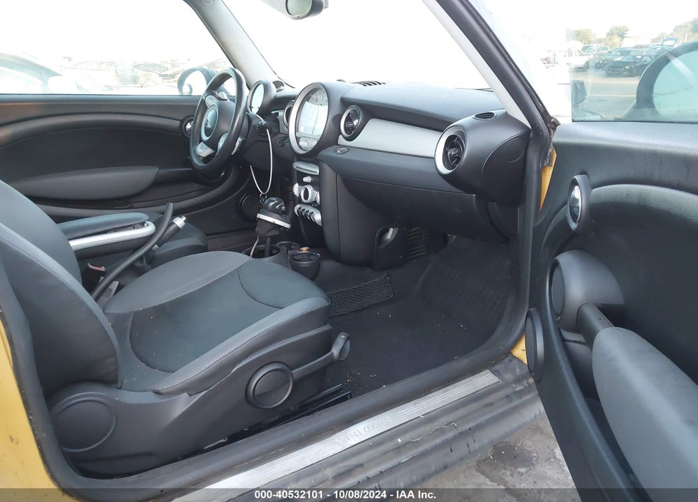2008 MINI COOPER VIN: WMWMF33548TT64213
