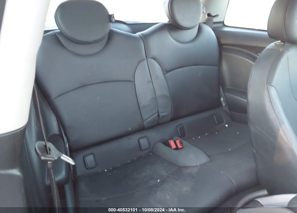 2008 MINI COOPER VIN: WMWMF33548TT64213