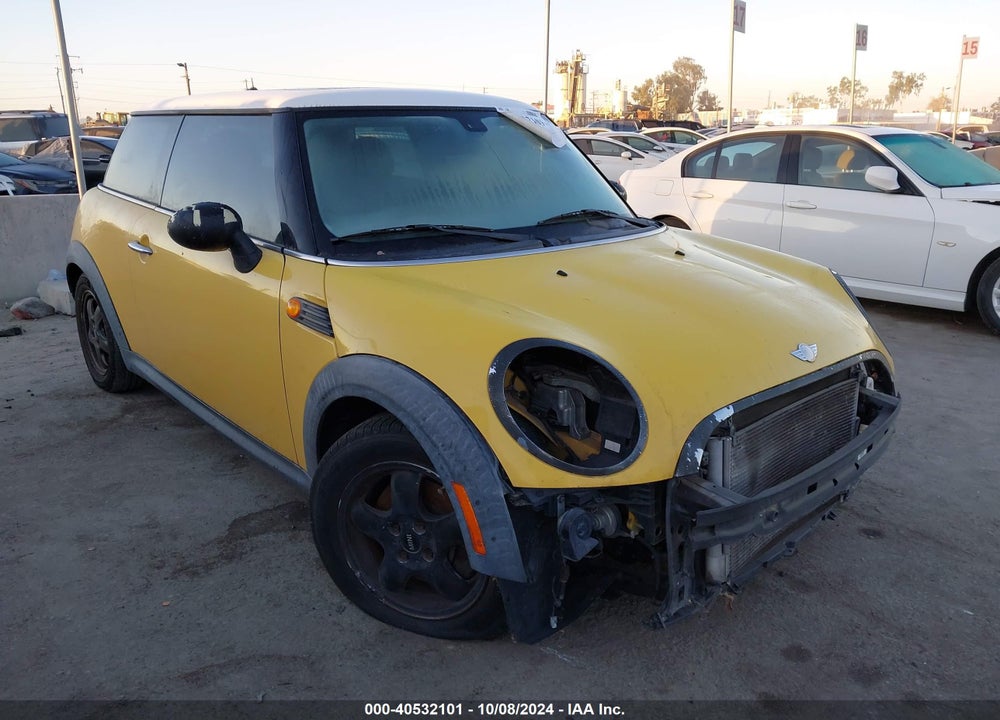 2008 MINI COOPER VIN: WMWMF33548TT64213