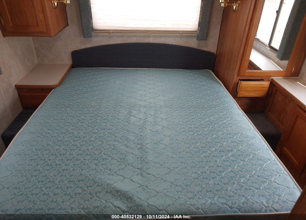 1998 FORD ECONOLINE E450 SUPER DUTY CUTWY  RV VIN: 1FDXE40S1WHA26315