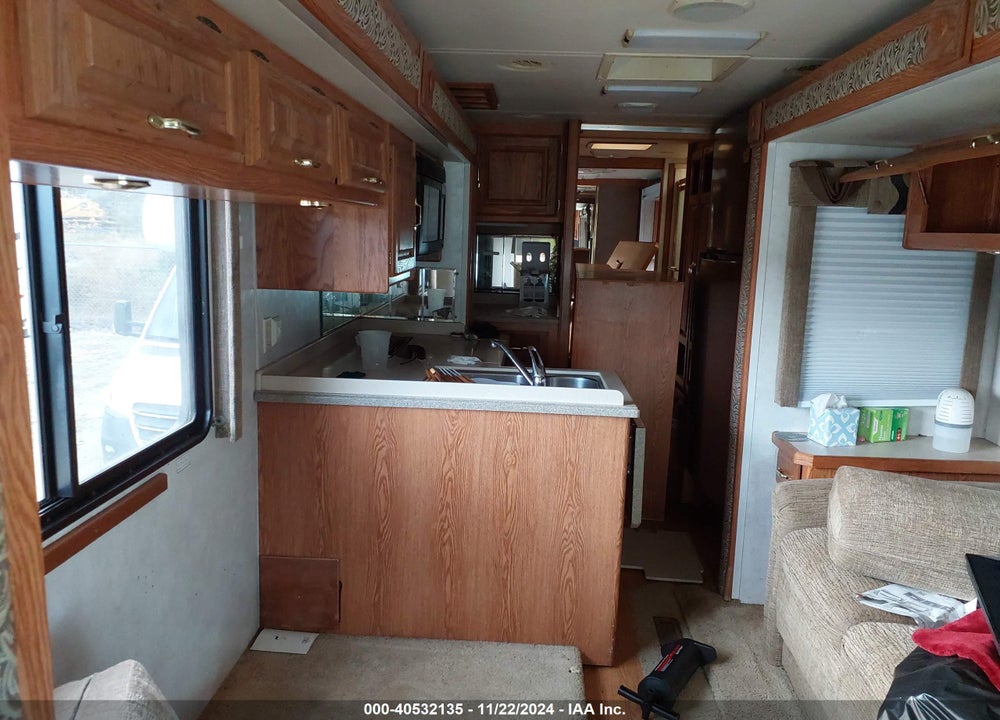 2003 MONACO KNIGHT VIN: 1RF62445831024460