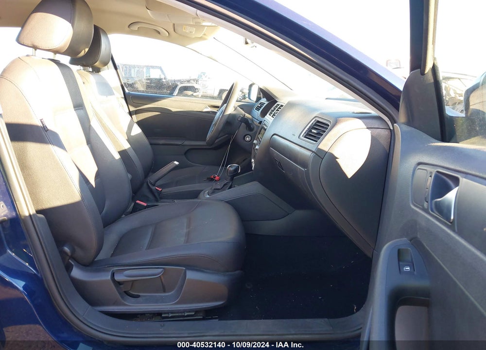 2011 VOLKSWAGEN JETTA 2.5L SE VIN: 3VWDZ7AJ0BM074121