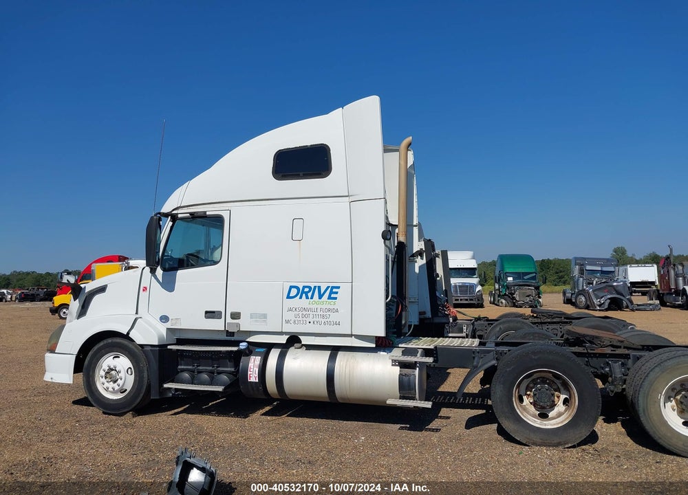 2013 VOLVO VN VIN: 4V4NC9TH4DN567635