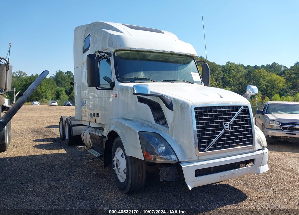 2013 VOLVO VN VIN: 4V4NC9TH4DN567635