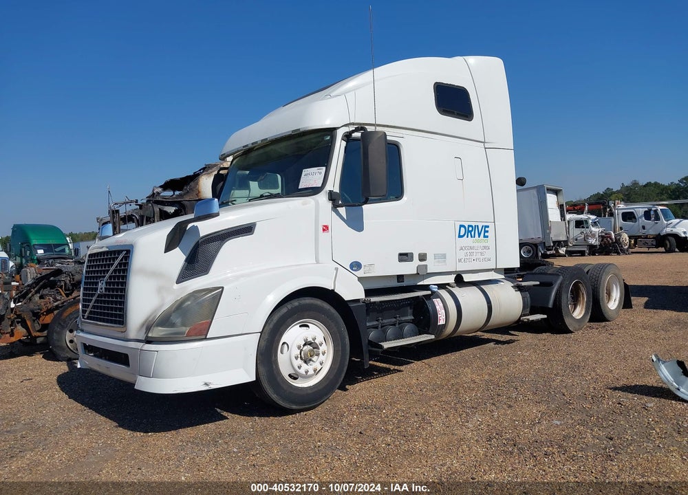 2013 VOLVO VN VIN: 4V4NC9TH4DN567635