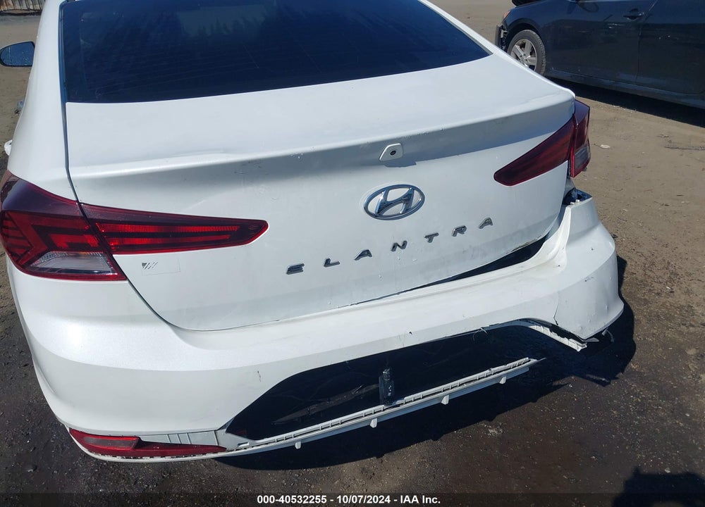 2020 HYUNDAI ELANTRA VIN: 5NPD84LF1LH569383